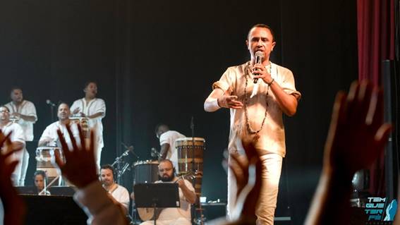 Sandro Luiz realiza sua primeira live no Teatro Gamaro
