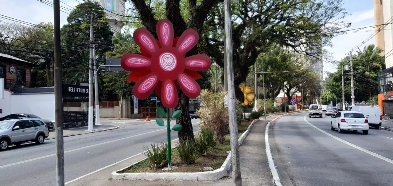 Avenida da Mooca ganha projeto artístico produzido com aço reciclado