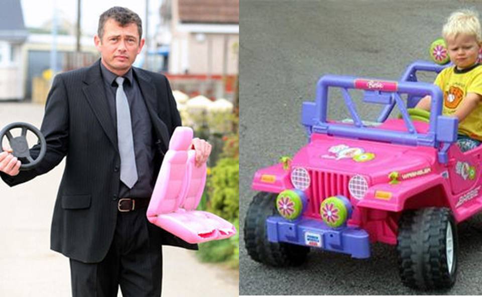 Homem Bêbado dirige Carro da Barbie e vai Preso.