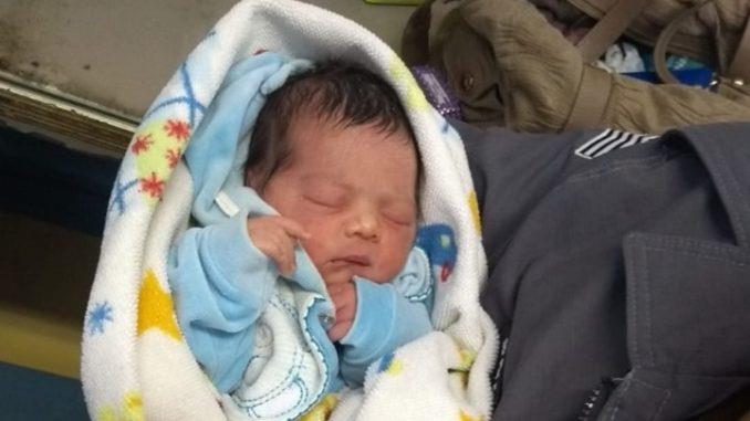 Bebê foi resgatada por policiais militares e levada para o Hospital Municipal de Diadema