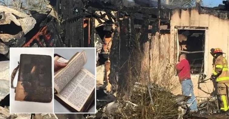 Bombeiro se emociona ao achar Bíblia intacta em incêndio: “Nenhuma parte foi queimada”