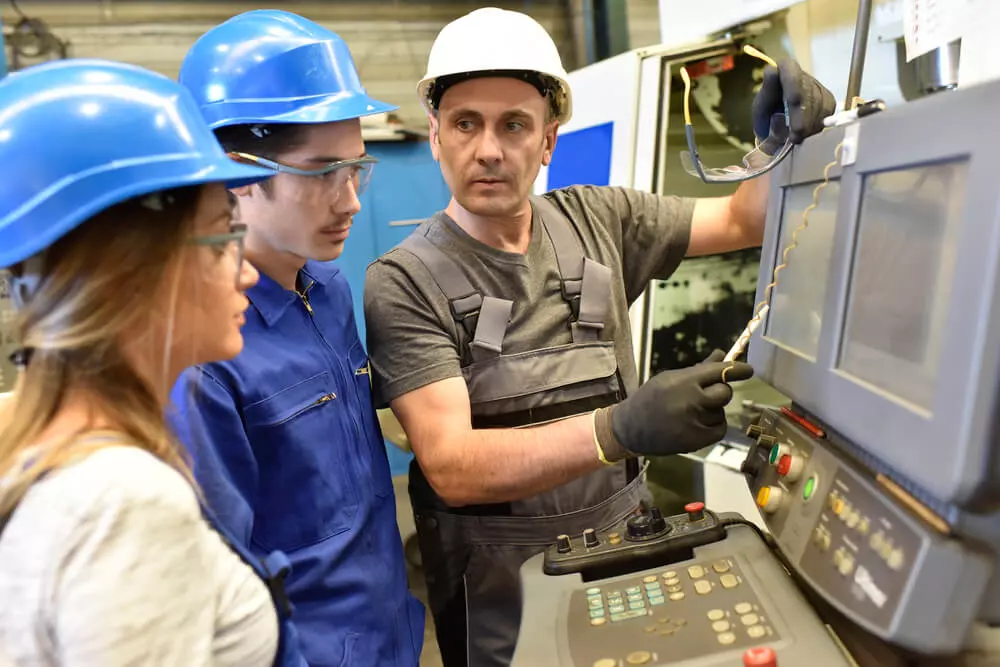 TREINAMENTOS PRESENCIAIS E ON-LINE (SEGURANÇA DO TRABALHO E NRs)