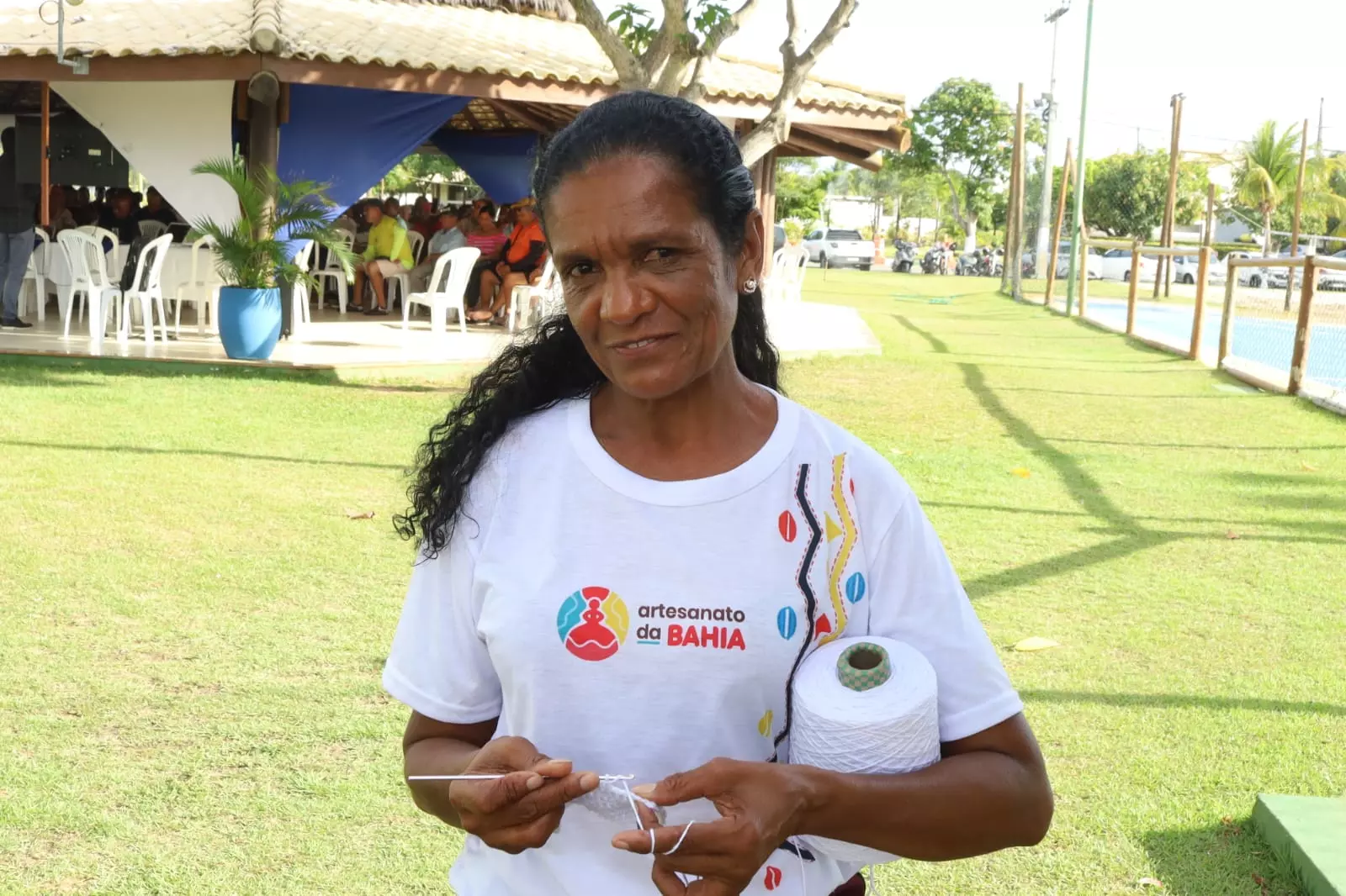 Prefeitura entrega kit de identificação para ambulantes da Orla de Camaçari